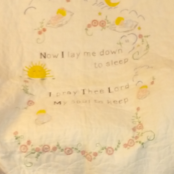 Old handmade baby quilt - Picture 1 of 7